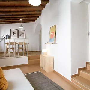 Comfortable Getaway In Medieval Casa de Férias